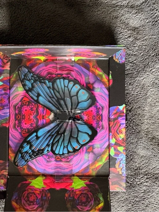 Urban Decay - Alice Through the Looking Glass palette - Picture 3 of 5